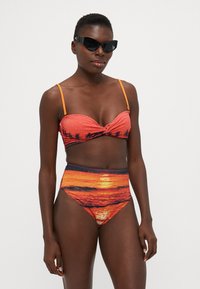 It's Now Cool THE TWIST BANDEAU - Vrchný diel bikín - orange