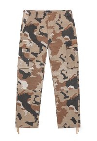Pantaloni cargo mimetici caratterizzati da una combinazione di tonalità marroni, nere e beige, con un tessuto strutturato, due tasche laterali e un design a gamba dritta.