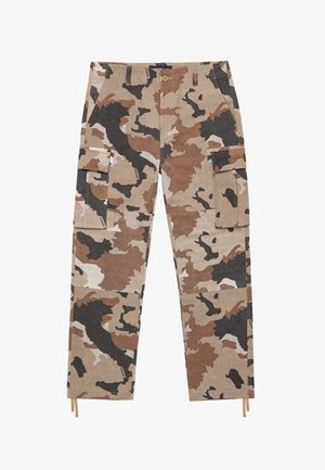 Pantaloni cargo mimetici caratterizzati da una combinazione di tonalità marroni, nere e beige, con un tessuto strutturato, due tasche laterali e un design a gamba dritta.