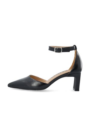 Escarpin en cuir noir à talon moyen, bout pointu et bride de cheville avec boucle argentée, présenté de profil sur fond blanc.