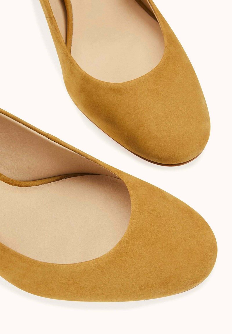 Escarpins COSMOPARIS - Daim Jaune Moutarde - Talons Aiguille 7 Cm+ - Taille 39 EU - Occasion Très Bon état