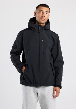 Veste softshell noire avec capuche, fermeture éclair à l'avant et poches latérales. Dotée d'une capuche et de poignets réglables ; texture lisse et résistante à l'eau.