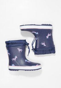 Marina gummistövlar har en samlad krage, rosa unicorn tryck, och en vit gummisula med texturerat mönster för grepp.