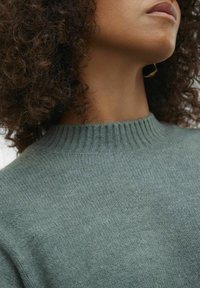 Vero Moda VMLEFILE BOXY NOOS - Strickpullover - balsam green