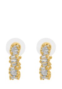 Pendientes en tono dorado con piedras preciosas rectangulares transparentes, que cuentan con un soporte circular y un diseño lineal con formas y tamaños alternos.