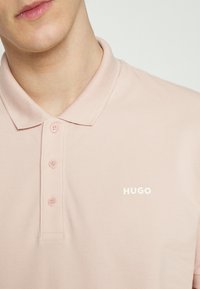 HUGO DONOS - Polo - light pastel pink