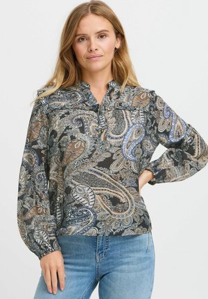 Blusa con maniche lunghe in tessuto nero trasparente, caratterizzata da un motivo paisley in blu, marrone e crema. Collo con abbottonatura e dettagli arricciati.