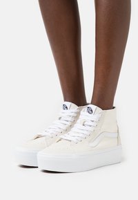 Vans SK8-HI TAPERED STACKFORM - Sapatilhas de cano alto - off-white