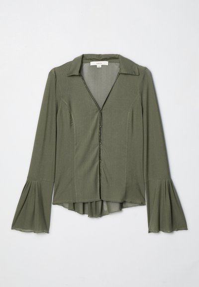 Olivenfarget bluse med lange ermer, glidelås, krage og utsvingte ermer. Myk stoff med en ledig silhuett og subtil glans.