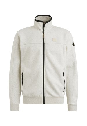 Svijetlosiva jakna na zip s visokim ovratnikom, crnim patentnim zatvaračem i detaljima, rebrastim manžetama i rubom, koja ima malo logotip na prsima.