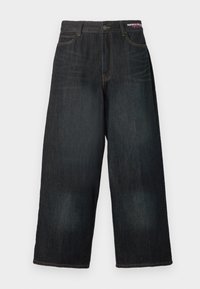 Tamnoplave široke traperice ravnog kroja s gumbima, pet džepova i žutim šavovima. Tkanina izgleda blago izblijedjela.