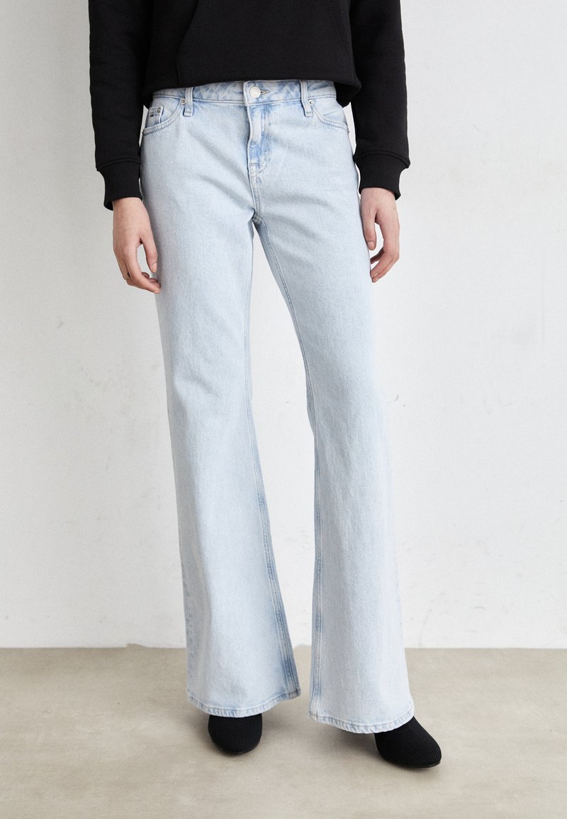 Tommy Jeans - SOPHIE - Flared jeans - denim light, Förstora