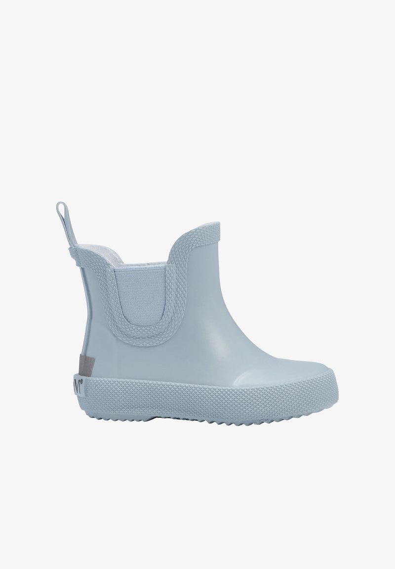 Bottillon en caoutchouc bleu clair avec des panneaux latéraux texturés, une languette de traction et une semelle à motif pour une meilleure adhérence. Fini de surface lisse.