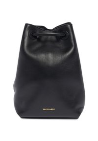 Czarna skórzana torba typu bucket z ściąganym górnym brzegiem, złotym wytłoczonym logo, gładką fakturą i zaokrąglonym kształtem. Minimalistyczny design.