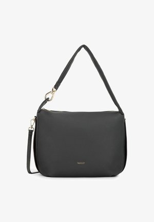 Juodas odinis peties krepšys su užtrauktuko uždarymu, reguliuojama juosta ir auksinės spalvos detalėmis. Lygi tekstūra su minimalistiniu dizainu.