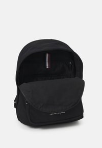 Tommy Hilfiger SKYLINE BACKPACK UNISEX - Sac à dos - black