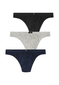 Drei Paar Herren-Tangas: schwarz, grau und marineblau. Hergestellt aus weichem Stoff mit elastischen Bündchen, jeweils mit Logodetail.