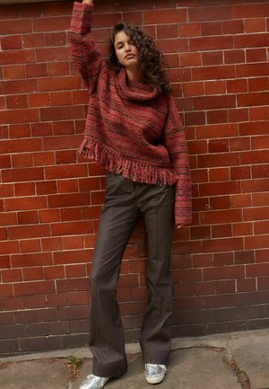 FRINGE SPACEDYE HIGH ROLL NECK - Strickpullover - red berry