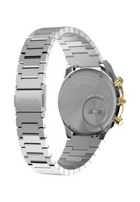 Silberne Edelstahl-Uhr mit strukturiertem Armband, glattem Gehäuseboden, goldenen Kronenakzenten und "TIMEX" eingraviert im Verschluss.