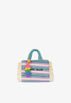 Kleurrijke geweven handtas met zigzagstrepen, franjes aan de zijkanten, regenboog kwastje en de tekst "ARCELLIS" op de voorkant.