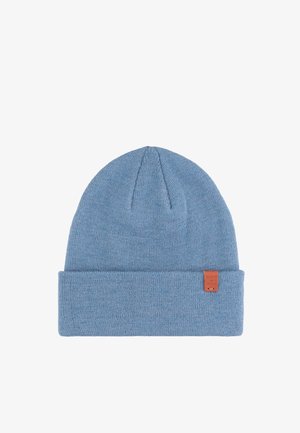 Lichtblauwe gebreide muts met omgeslagen boord, gemaakt van zacht materiaal. Heeft een klein bruin leren label met merknaam aan de zijkant.