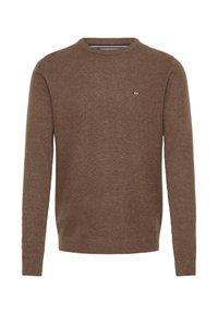 Brązowy sweter dzianinowy, okrągły dekolt, długie rękawy, ściągacze na mankietach i u dołu, z małym logo w czerwono-białoniebieskich kolorach na piersi.