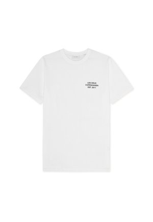T-shirt bianca in cotone con maniche corte, collo a giro e testo stampato in nero: "LES DEUX COPENHAGEN EST. 2011" sul petto.