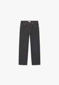 Vaqueros de mezclilla oscura con un ajuste recto, diseño de cinco bolsillos y costuras contrastantes. Presentan herrajes metálicos en la cintura y los bolsillos.