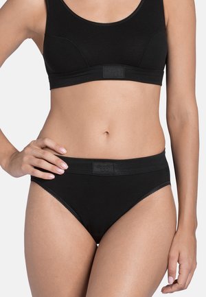 Zwarte katoenen bralette met brede bandjes en een textuurband, gecombineerd met bijpassende zwarte high-waisted slipjes met een soepele afwerking.