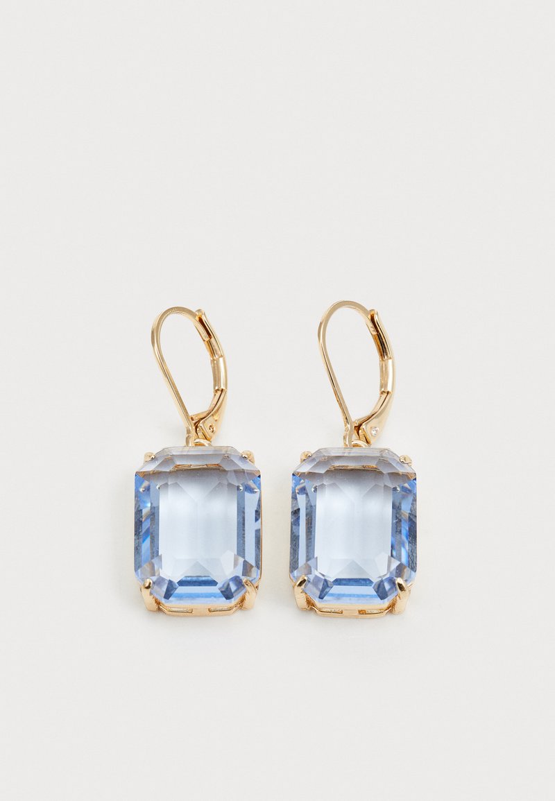 Zlaté náušnice se velkými, obdélníkovými, světle modrými krystaly s facetovaným povrchem a bezpečným uzávěrem na páku.