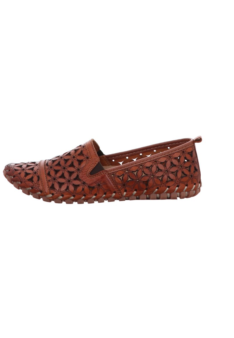 Braune Slipper aus Leder mit floralem Cut-out-Muster, texturiertem Leder-Obermaterial und Gummisohle mit geriffeltem Design für besseren Halt.
