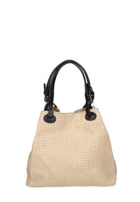 Beige textuur handtas met zwarte leren handvatten. Beschikt over een ruitpatroon en ronde accenten op de handvatten. Ruimtelijk en zacht ontwerp.