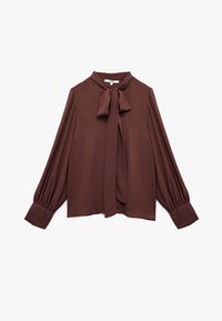 Blusa marrone a maniche lunghe in tessuto morbido con collo a cravatta, maniche a sbuffo e polsini con bottoni. Presenta una vestibilità rilassata e una texture morbida.