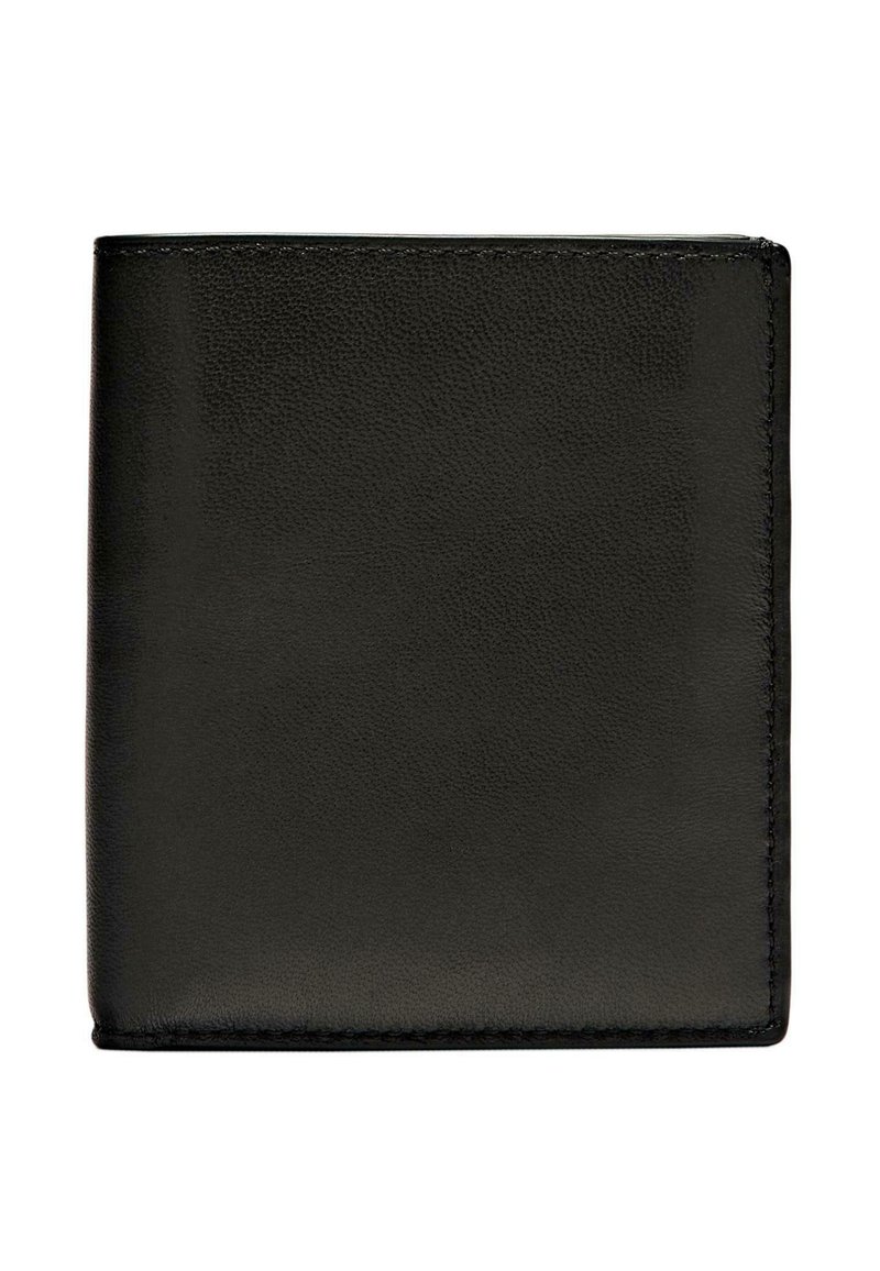 Zwarte leren portemonnee met een gestructureerde afwerking, met een eenvoudige rechthoekige vorm en bovenstiksels aan de randen. Geen zichtbare hardware of accenten.