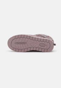 Skechers Wide Fit KEEPSAKES - Papucsok - mauve