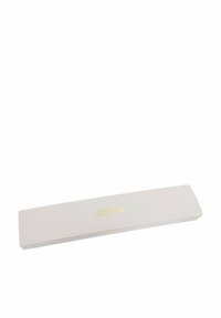 Scatola rettangolare bianca con superficie liscia, con testo dorato che recita "amor". Design semplice, senza motivi o accenti aggiuntivi.