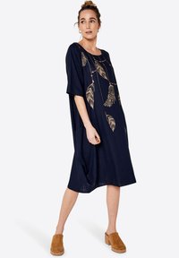 Apricot NECKLACE PRINT - Vestido informal - navy
