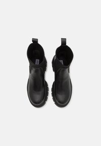 Steve Madden DROPOFF - Platform bokacsizmák - black