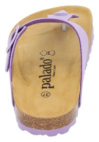 Infradito viola con soletta in sughero, superficie testurizzata e una fascia viola chiaro con dettaglio a bottone. Logo "Palado" visibile.