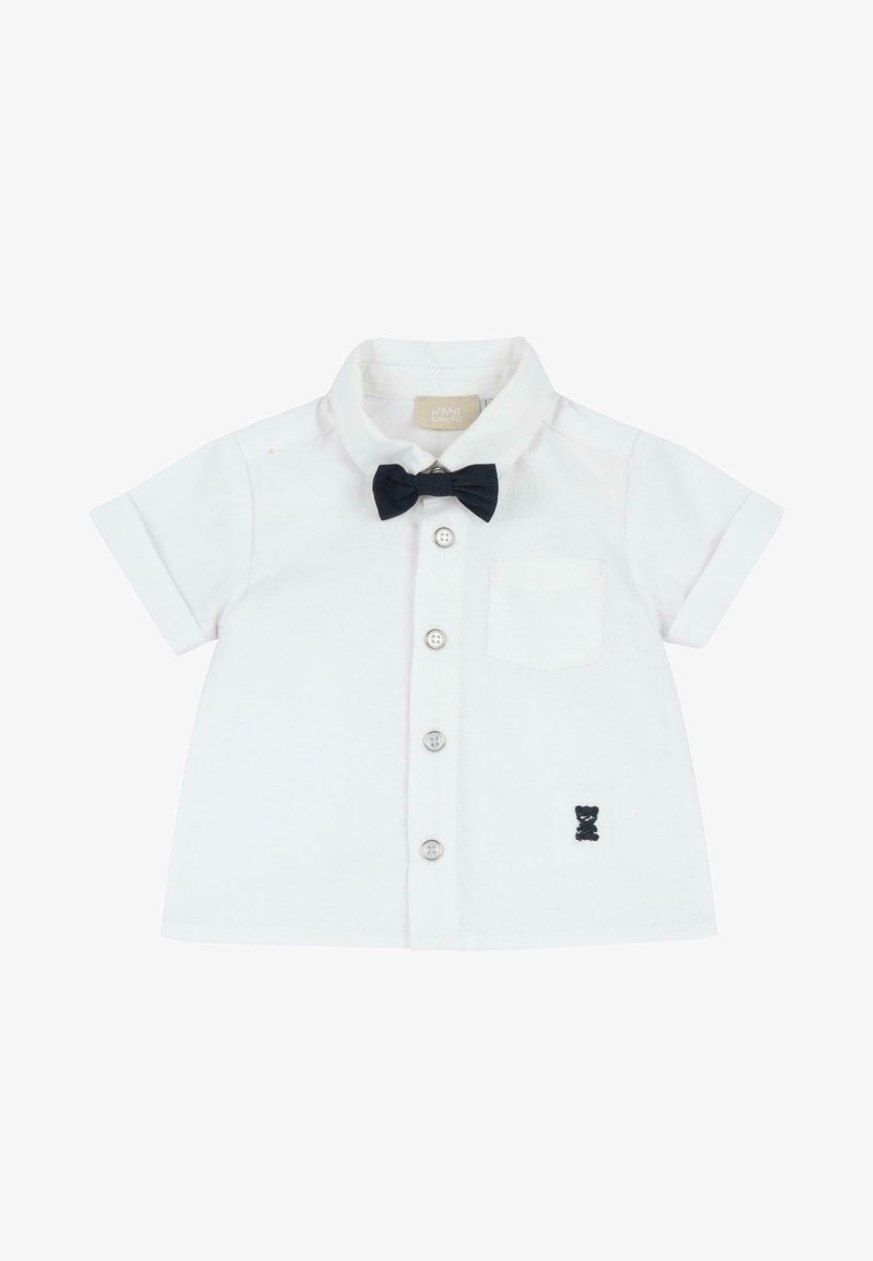 Chemise blanche à manches courtes avec col, dotée d'un nœud papillon noir, de cinq boutons et d'une petite broderie d'ours sur la gauche.