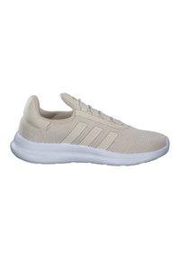 Des chaussures de sport beiges avec une tige en mesh respirant, trois rayures latérales et une semelle blanche. Elles disposent d'un col rembourré et d'un système de laçage.