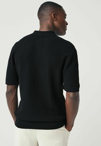 Next SHORT SLEEVE REGULAR FIT - Pikeepaita - black