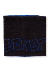 Berretto in maglia nera con la scritta "BENET" blu. Il tessuto sembra morbido e texturizzato, con un design ripiegato sul bordo superiore che mostra una fodera blu.