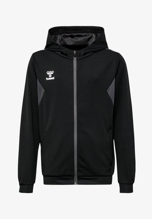 Giacca nera con cappuccio realizzata in tessuto a rete, con accenti grigi, logo sul petto, zip frontale completa e tasche laterali.
