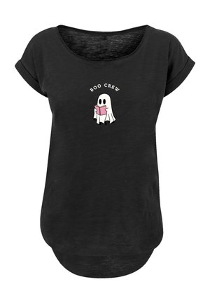 Schwarzes T-Shirt mit umgeschlagenen Ärmeln, das eine Geistergrafik zeigt, die ein pinkes Buch hält, und dem Text "BOO CREW" über dem Design.