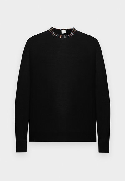 Pull noir à manches longues avec col rond et détail de col rayé multicolore sur fond uni.