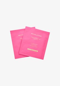 Różowe opakowanie z złotym napisem, oznaczone "Revolution Pro Miracle Lab Fix", zawiera informacje o maseczce do twarzy. Widoczne dwa opakowania.