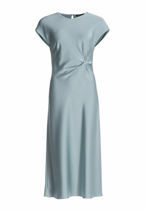 Lys blå, knælang kjole lavet af glat stof. Har en rund hals, korte ærmeløse kapper og en front knude detalje.