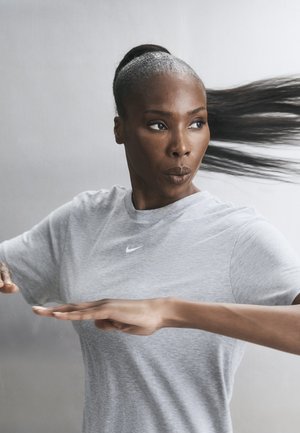 Nike Performance ONE RELAXED - Αθλητικό μπλουζάκι - smoke grey/heather/white