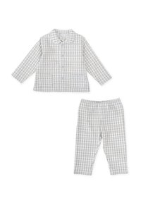 Conjunto de pijama de algodón que incluye una camiseta de botones de manga larga y pantalones a juego. Patrón de cuadros en gris claro y blanco con dos bolsillos frontales.